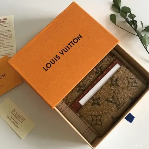 First bag ru LOUIS HOLDER CARD VUITTON 50DOUBLE BANDOULIERE 0524